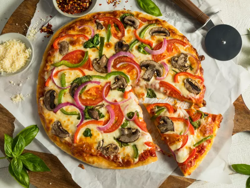 Choosing lean meats and vegetables as your pizza toppings is the smart thing to do.